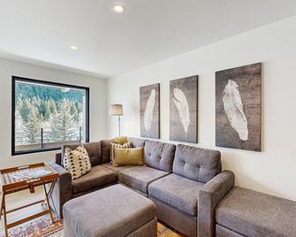 Cozy Condo with Stunning Mountain Views - Near the Ski Lifts - Ketchum - Pokój dzienny