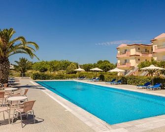 Nautilos Hotel - Lixouri - Zwembad