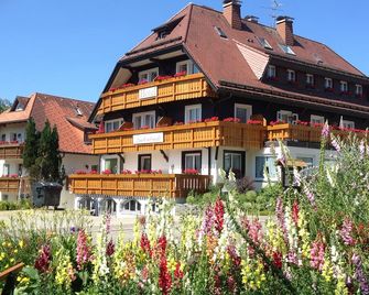 Hotel Zartenbach - Hinterzarten - Gebouw