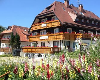 Hotel Zartenbach B&B - Hinterzarten - Gebäude