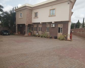 Rila Muam Castle Hotel - Kaduna - Edificio