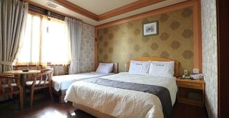 Jeju Olleh Hotel - Jeju City - Bedroom