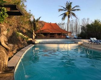 Desa Limasan Resort - Pacitan - Piscina