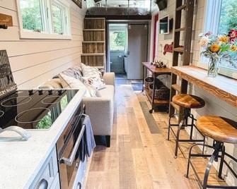 Wrigley, a brand NEW tiny house in the woods - Randle - Kitchen