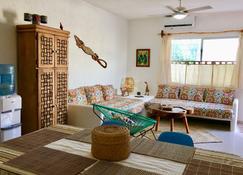 Casita Colibri, an eco chic house with a vacation feel and the comforts of home - Majahual - Living room