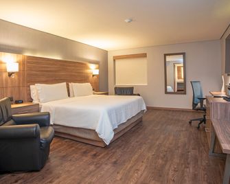 هوليداي إن إكسبرس ا-ن اموارياليا آ باي آيتش جي - موريليا - حوض السباحة