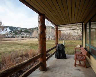 Bristlecone at Deer Valley Resort - Three Bedroom Condo with Hot Tub #101 condo - Park City - Balcón