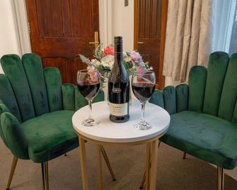 Milverton Court by OYO - Manchester