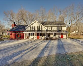 Inviting Chittenden Apartment Near Pico Mountain! - Chittenden - Building