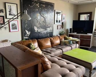 Nyc Apartment With Panoramic Views - New York - Living room