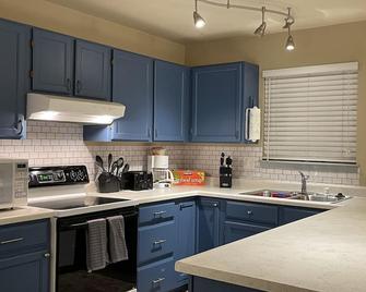 3 Bed 2 Bath Townhouse In A Great School District. - Colorado Springs - Cocina