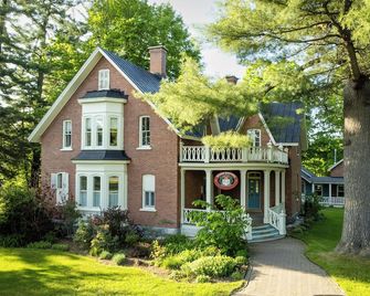Manoir Sweetsburg - Cowansville - Gebouw