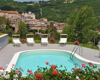 Hotel Villa Stella - Cascia - Pool