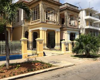 Hostal Colonial Casa de Luca - La Habana - Edificio