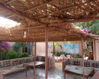 Par 4 Chemins Atypical Stopover - Nouakchott - פטיו