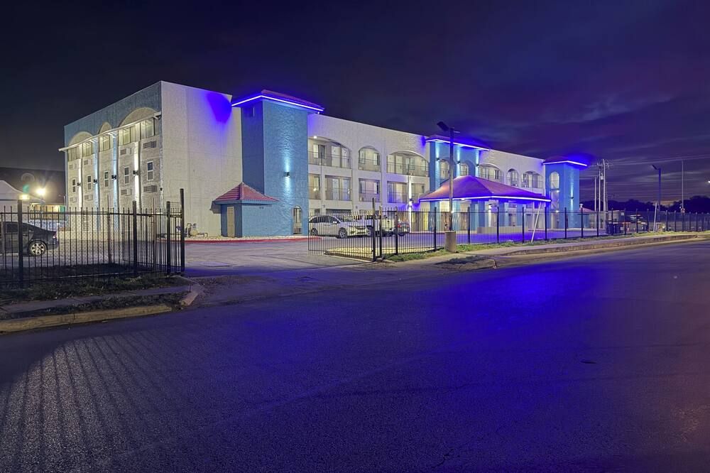 Hallmark Inn And Suites - סן אנטוניו - בניין