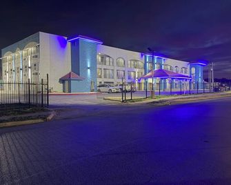 Hallmark Inn And Suites - סן אנטוניו - בניין