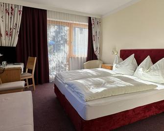 Triple room, shower or bath, WC, balcony - Dorferwirt - Bramberg am Wildkogel - Schlafzimmer