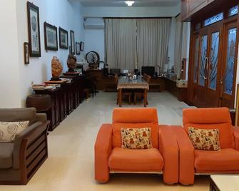 Annong River Homestay - Dongshan Township - Wohnzimmer