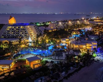 The Pyramid at Grand Oasis - Cancún