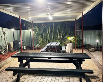 Jetty Motel The Entrance - דה אנטרנס - פטיו