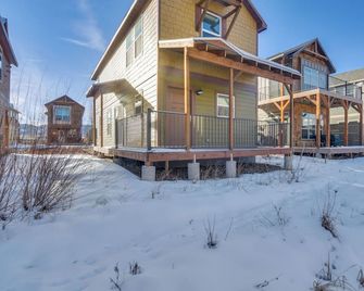 4 Mi to Granby Ranch: Cabin w/ Hot Tub Access! - Granby - Edificio
