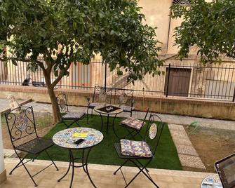 Dimora Leone - Diamante - Patio
