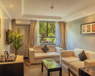 كريستا لودج جابورون - غابورون - غرفة معيشة