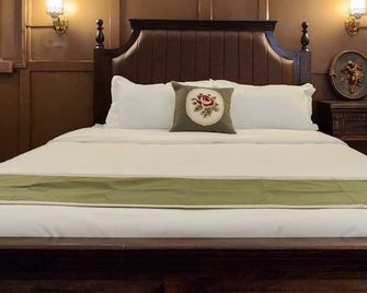 Rococo by Concordia Hospitality - Shillong - Schlafzimmer