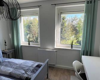 Charming 3-Room Apartment in Hoyerswerda, Lusatian Lake District - Hoyerswerda - Schlafzimmer