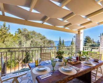 Villas Muscalas by Konnect, 200m from the Beach - Monodendri - Ban công