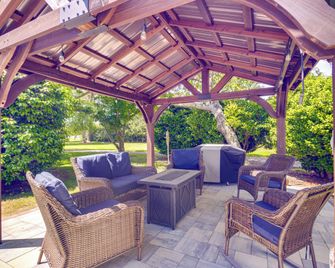 Updated Cape Charles Home ~ 2 Mi to Beachfront! - Cape Charles - Patio