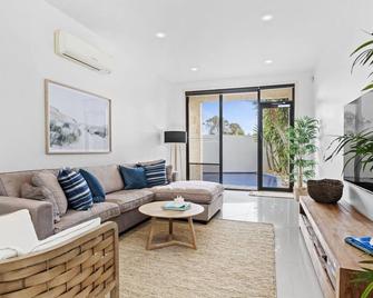 Mornington Beachfront Bliss - Pool, Spa & Rooftop Sunsets - Mornington - Sala de estar