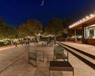 Glamping with Free Wine Tasting at 12 Fires - Johnson City