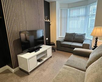 2br stylish Ormeau road house - Belfast - Living room