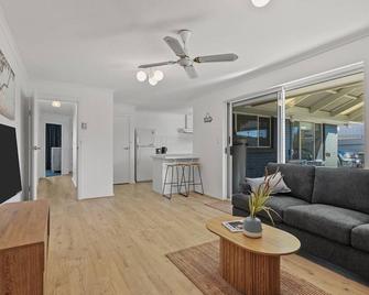 60 Beach Road, Goolwa South - Goolwa - Living room