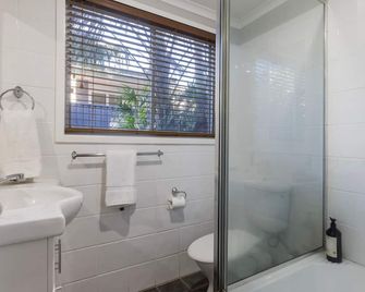 Live The Dream - By Latitude South Coast - Vincentia - Bathroom