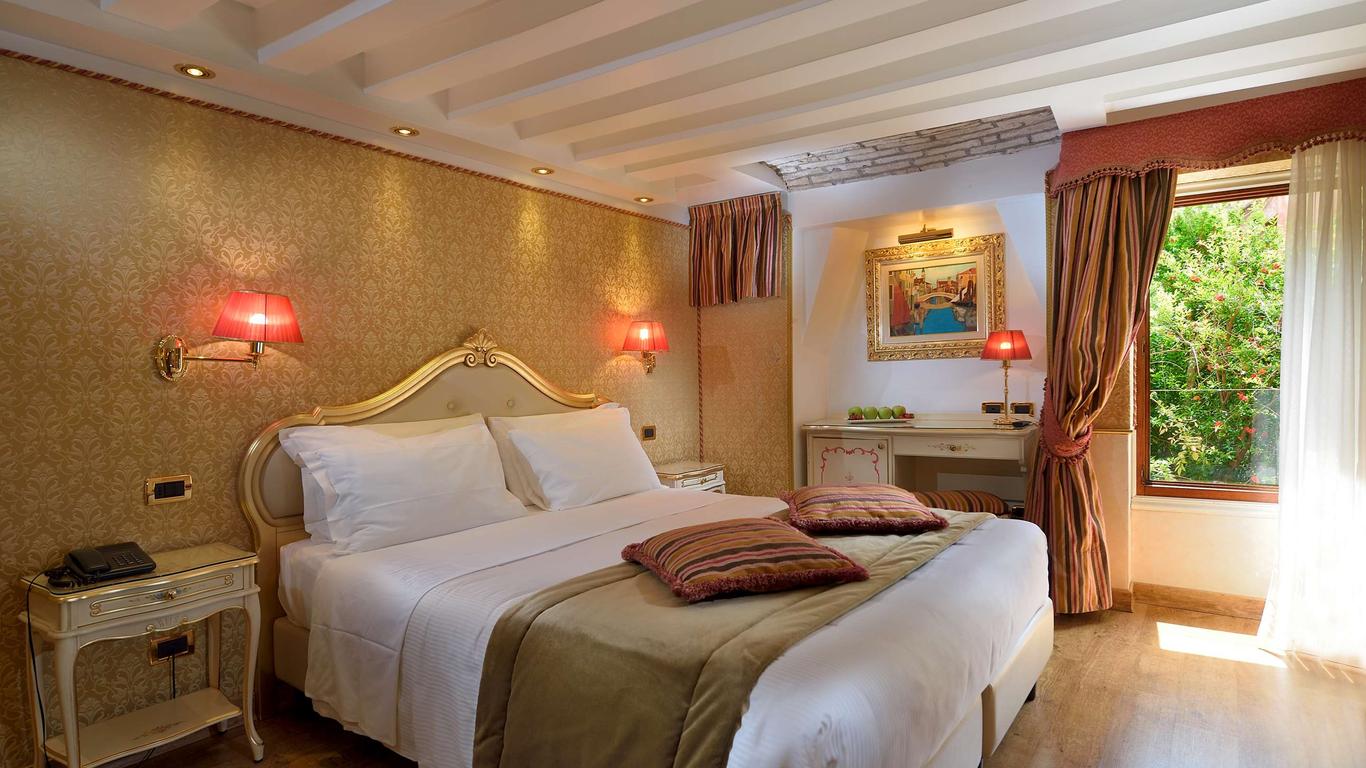 أوتل أولومبيا فينيس، بي دبليو سيجنيتشر كوليكشن