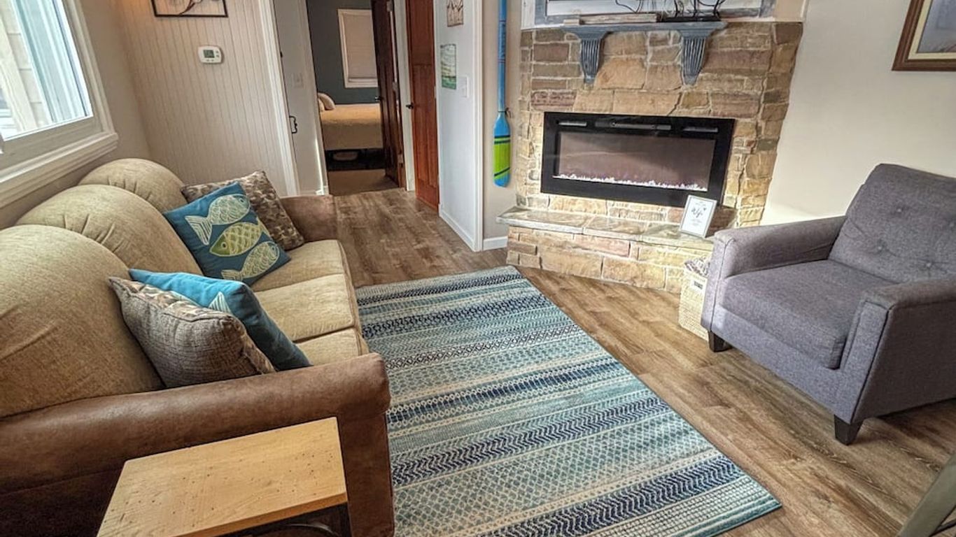 Aqua Aire Inn & Suites