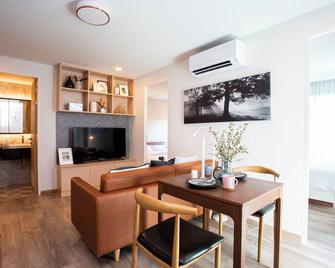 Parrish Serviced Apartment - Ban Bang Bo - Matsal