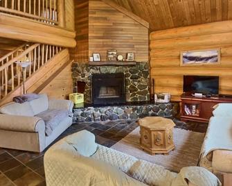 Lakeside Mountain Chalet- Tyaughton (Tyax) Lake - Gold Bridge - Sala de estar