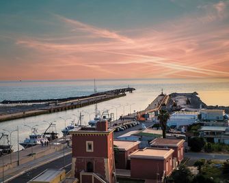 Hotel Tiber Rooftop & Wellness - Fiumicino - Vista externa