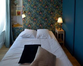 Hôtel Le Tiburon - 瑟堡 - 臥室