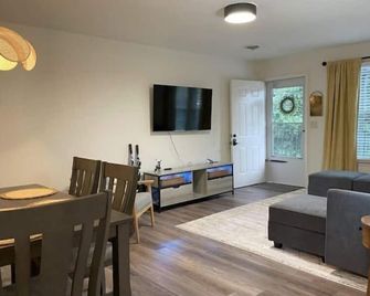 Carriage House on Music Row C - Nashville - Dining room