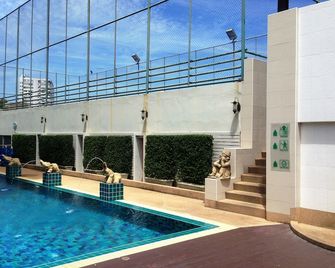 The City Hotel Sriracha By Bbh Japan - Si Racha - Svømmebasseng