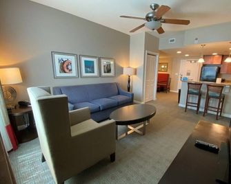 National Harbor | Pool & DC Access | 2br Deluxe - Oxon Hill - Wohnzimmer
