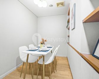 Bialy by Kozystay - Alam Sutera - Tangerang City - Essbereich