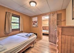 Rustic Clint Eastwood Ranch Apt by Raystown Lake - Huntingdon - Chambre