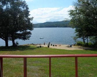 White Oak Motel & Cottages - Holderness - Outdoor view