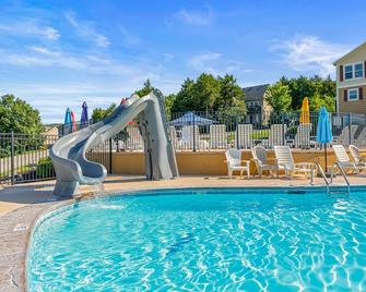 5 min to Big Cedar, pool, grill, patio - Hollister
